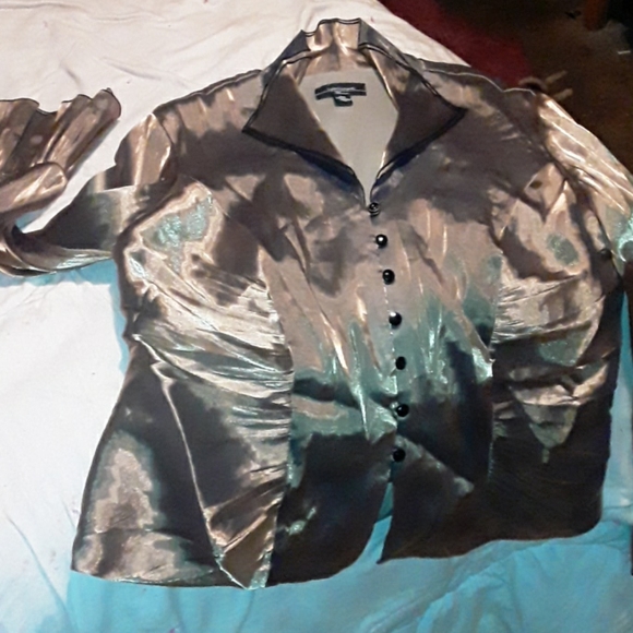 R&M RICHARDS Gold bell flare sleeve blouse - Picture 1 of 4